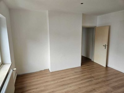 Schöne und vollständig renovierte 2-Zimmer-Wohnung mit Balkon in Bielefeld