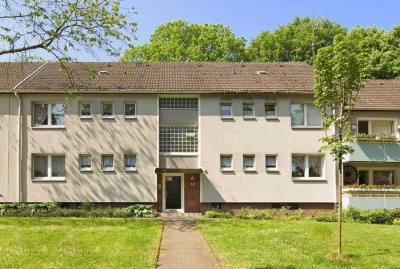 Erdgeschoss mit Balkon, 3,5 Zimmer und modernem Wannenbad