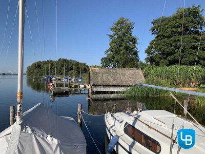 Wohnen am Großen Plöner See: EFH mit exkl. Zugang zum Wasser, Steg, Bootshaus und eigenem Gästehaus