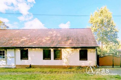 Provisionsfrei!: Doppelhaushälfte mit Nebengebäuden auf ca. 1.500 m² Grundstück in der Schorfheide