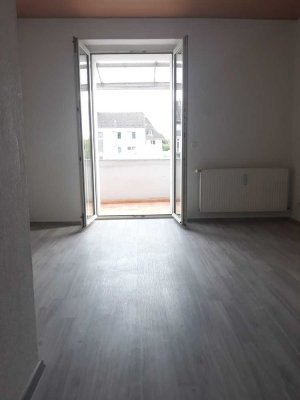 Schöne helle 2.5 Zimmer Etagenwohnung
mit Balkon