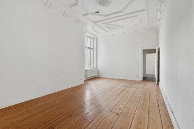 Zeitlose Altbau-Eleganz – 2-Zimmer-Wohnung mit Berliner Zimmer und Potenzial zur Perfektion