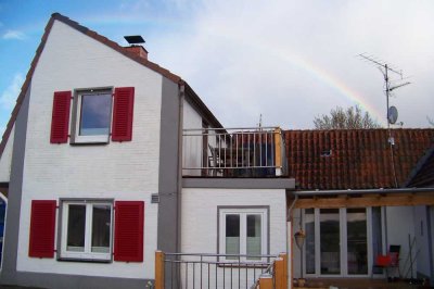 Sanierte 3-Zimmer-Maisonette-Wohnung mit Dachterrasse und Einbauküche in Plön (Seeblick)