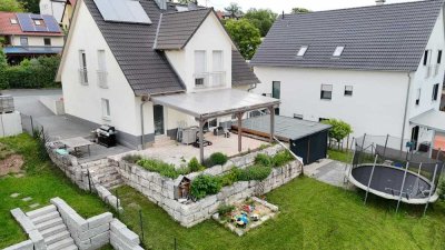 Großzügiges Einfamilienhaus in idyllischer Lage mit großem Garten