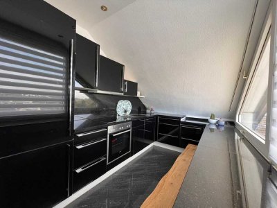 Schöne 3 Zimmer Dachgeschosswohnung inkl. Einbauküche in Velbert