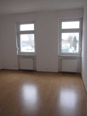 Für 1 Person - 2-Zimmer-Wohnung in Frankfurt-Nied, sehr zentral und Nähe Park