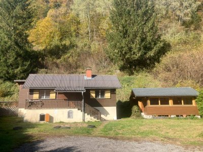 2 Grundstücke mit bestehenden Haus, Wald und viel Entwicklungspotential!