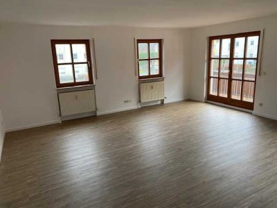 2-Zimmer-Wohnung in Eschenau/Eckental, Balkon, Bad & Fenster neu, provisionsfrei