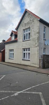 Günstiges 5-Zimmer-Einfamilienhaus (Zwei) in Wesselburen