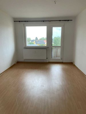 2-Zi-Wohnung mit Einbauküche, Vollbad und Balkon