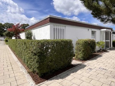 MAIER - Viel Potential! Atrium-Eck-Bungalow mit Patio und Einzelgarage in U-Bahnlage!