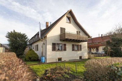 Renovierungsbedürftige Doppelhaushälfte mit altersgerechtem Bad und Garage