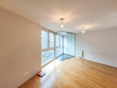 PROVISIONSFREI VOM EIGENTÜMER! HELLER PARK! INTERESSANTE 3-ZIMMER MAISONETTEWOHNUNG IM PASSIVHAUS MIT VERANDA!