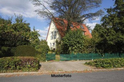 Einfamilienhaus mit 2 Wintergärten und Garage