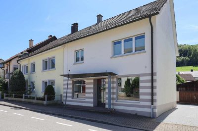 Attraktives Investmentpaket - 2 Immobilien mit 4 Wohnungen + Gewerbe und großzügigem Grundstück!