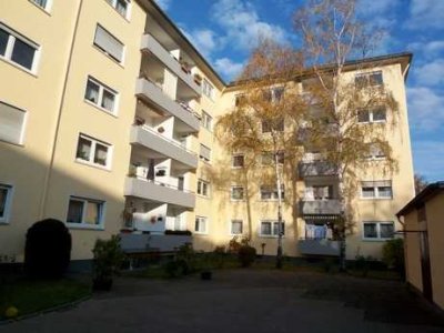 RESERVIERT -  freiwerdende 4 Zimmerwohnung - Lindenhof