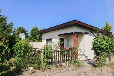 Rügen: Urlaubsträume erfüllen: Bungalow auf Eigentumsland am Jasmunder Bodden