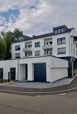 Stilvolle, sanierte 4-Zimmer-Wohnung mit Terrasse und Einbauküche in Leonberg-Haldengebiet