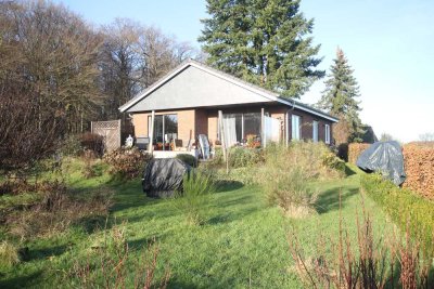 Idylle pur im Naturpark Aukrug: Kleines Haus auf wunderschönem Grundstück