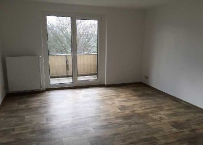 Singlewohnung mit Balkon! Sanierung nach Ihren Wünschen!