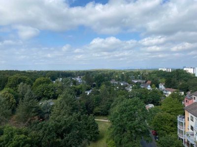 Erstbezug nach Sanierung: Toll geschnittene 2 Zimmerwohnung mit Balkon und einzigartigem Weitblick!