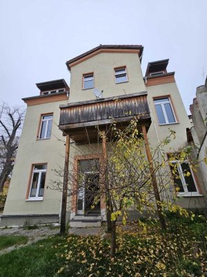 4-Familienhaus mit Potenzial für modernes Wohnung und Hofeinfahrt