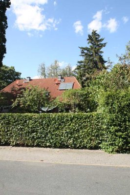 LAGE - LAGE - LAGE mitten im alten Ortskern! Moderne Doppelhaushälfte mit Carport.