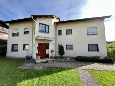 Lichtdurchflutete 3-Zimmer Wohnung mit Terrasse und Einbauküche in Oberrot