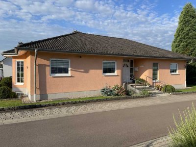 Bungalow - Einfamilienhaus mit Einliegerwohnung in Mettlach Weiten