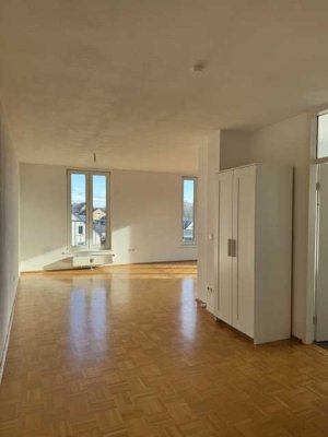 2 Zimmerwohnung-Altbau saniert-  Nähe Rödelheim-Bahnhof