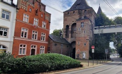 Kernsanierte, moderne und große Erdgeschosswohnung in zentraler Lage mit Terrasse und Garten