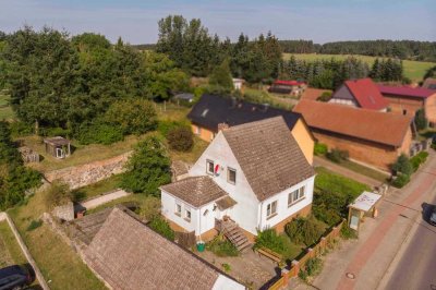 Willkommen zuhause: Gepflegtes Einfamilienhaus inkl. Garten und Garage in idyllischer Lage