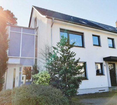 Erstbezug nach Renovierung – Zweifamilienhaus mit Büro am Waldrand