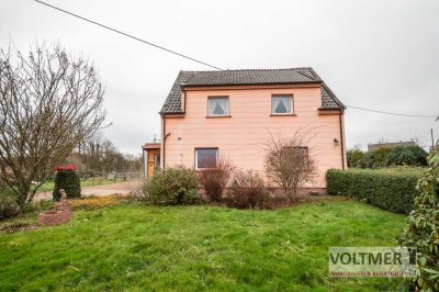 VIEL PLATZ - Ein- bis Zweifamilienhaus mit zwei Garagen und großem Grundstück in Merchweiler!