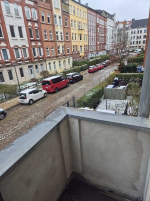 2-ZW mit Balkon, EBK und Dielenboden in Uninähe