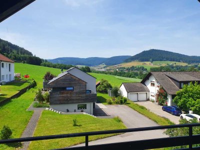 Schöne, frisch renovierte 3-Zimmer-Dachgeschosswohnung mit Balkon in Klosterreichenbachn