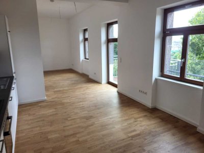 Erstbezug mit Balkon und Einbauküche: Geschmackvolle 2-Zimmer-Wohnung mit geh. Innenausstattung