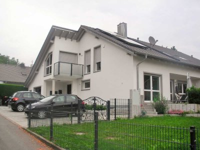 Hochwertige, moderne 4 Zimmer Wohnung mit großen Garten Nähe Landshut