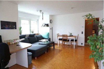 Gemütliche Zwei-Zimmer-Wohnung mit Balkon und Garage