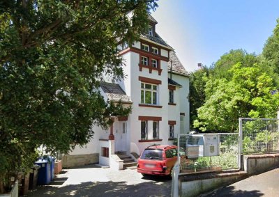 3-Zimmer-Wohnung: Belletage in einer Jugendstilvilla am Waldrand des Kapellenbergs in Hofheim