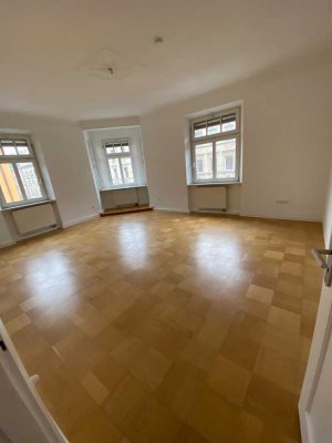 Schöne und gepflegte 4-Zimmer-Wohnung mit Balkon in Fürth