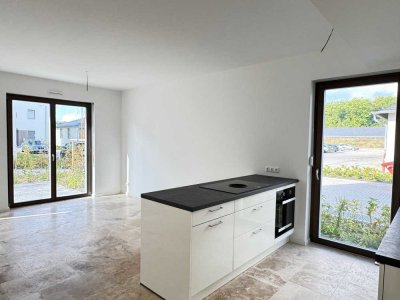 Innovative 3 Zimmer, EG Wohnung mit 2 Bädern, 3 Terrassen, Fussbodenheizung, Neubau Erstbezug!