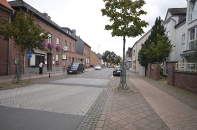 Hochwertig saniertes Altbau- Mehrfamilienhaus mit drei Parteien