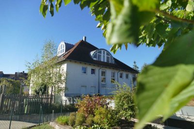 Ruhige und helle 2-Zimmer Wohnung mit Dachloggia