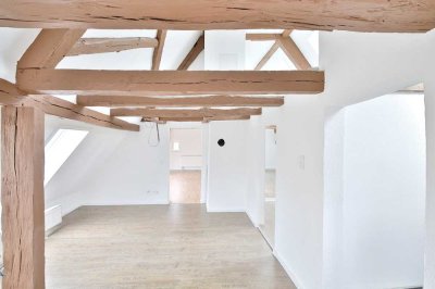 Wohntraum mit bis zu 5 Meter hohen Decken: 2,5-Zimmer-Wohnung mit Fachwerkcharme