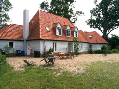 Schönes großes Landhaus auf altem Rittergut zu vermieten.