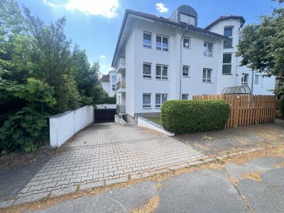 Modernisierte Wohnung mit zwei Zimmern sowie Balkon und EBK in Leipzig