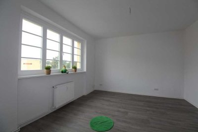 neu renovierte 4-Raumwohnung Badausstattung mit Wanne