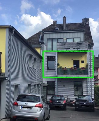 Geräumige 3-Zimmer Wohnung mit grossem Wohnzimmer, Balkon & hohen Decken im renoviertem Altbau