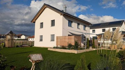 Ihr Traum vom ökologischen Massivholz-Lehm-Haus vor den Toren des Altmühltals